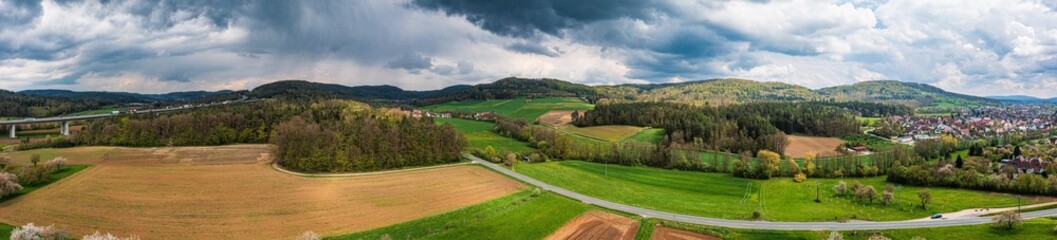 Obraz premium A bird's-eye view of the landscape with blossoming cherry trees in Franconian Switzerland.