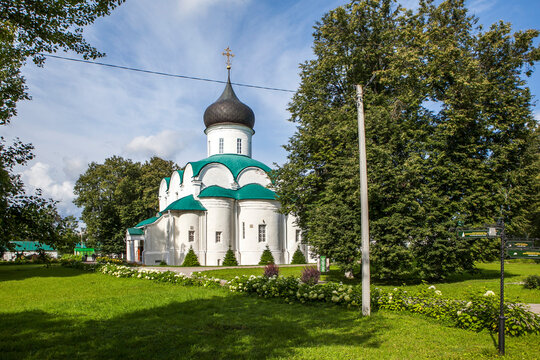 Trinity Cathedral (Cathedral of the Life-Giving Trinity). Holy Dormition Convent. Aleksandrovskaya Sloboda. Aleksandrov. Vladimir Oblast, Russia