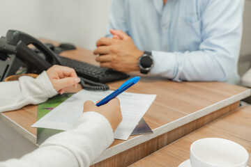 Client signing funeral services contract with consultant