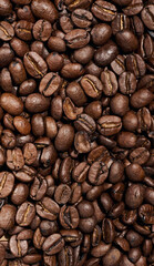 Fototapeta premium Whole roasted coffee beans scattered chaotically