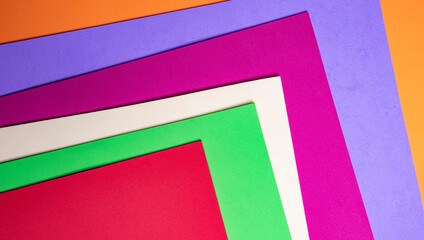 Hojas, folios de múltiples colores con formas geométricas © Menorcaevo