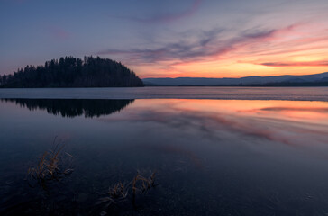 Natura, zachód słońca, drzewa, woda, trawa, jezioro  © Adrian Jaśpiński