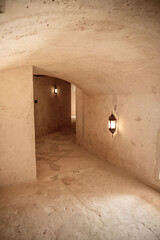 Obraz premium details of an old castle in the mountains of Oman