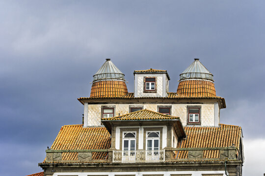 Largo de Toural, the largest plaza in Guimares. The square is large and has many houses with precious amenities.