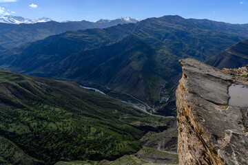 Fototapeta premium Majestic Mountain Vista from a Cliff Edge