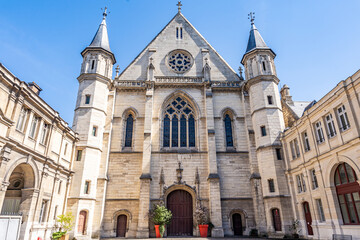 Obraz premium Facade of Saint-Martin-des-Champs church, part of Musée des Arts et Métiers, where the Foucault pendulum demonstrates Earth’s rotation, Paris, France.