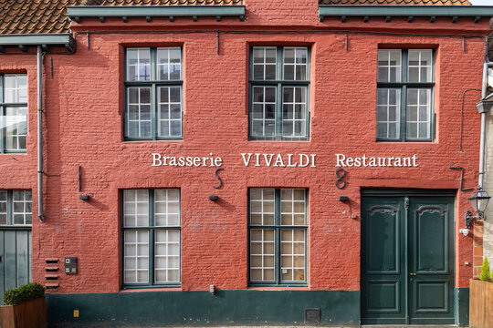 Bruges, belgium 03 08 2026 red brick building brasserie vivaldi restaurant in bruges, belgium