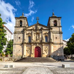 Obraz premium A large, old stone church with two towers and a red door