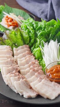 ポッサム 茹で豚と野菜の包み料理