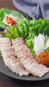 ポッサム 茹で豚と野菜の包み料理