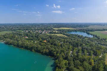 Obraz premium Olching im Kreis Fürstenfeldbruck von oben, östliche Stadtbezirke und Olchinger See