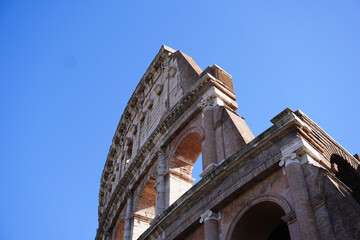 Obraz premium Colosseum (Coliseum) building or Flavian Amphitheatre in Rome, Lazio, Italy. Architectural monument of Ancient Rome. Close up view of the Colosseum, highlighting arches and aged stone. 