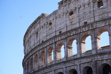 Obraz premium Colosseum (Coliseum) building or Flavian Amphitheatre in Rome, Lazio, Italy. Architectural monument of Ancient Rome. Close up view of the Colosseum, highlighting arches and aged stone. 