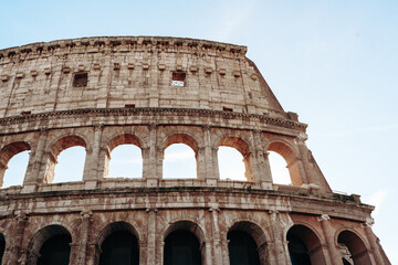 Naklejka premium Exploring the history and structure of the Colosseum in Rome during daylight hours