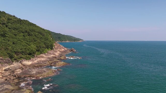 Fly next to rocky shoreline in ,Ban dao son tra