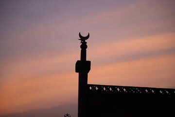 Les fideles musulmans se retrouvent dans cette mosque du village pour implorer le seigneur pour la paix dans le monde