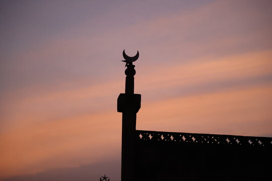 Les fideles musulmans se retrouvent dans cette mosque du village pour implorer le seigneur pour la paix dans le monde