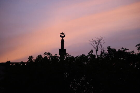 Les fideles musulmans se retrouvent dans cette mosque du village pour implorer le seigneur pour la paix dans le monde