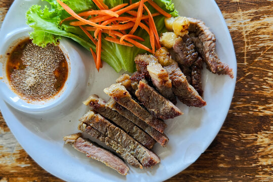 Grilled Beef Slice with Thai Sauce and Vegetables Recipe.