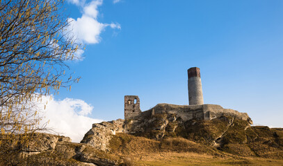 Ruiny zamku Olsztyn koło Częstochowy © kubikactive