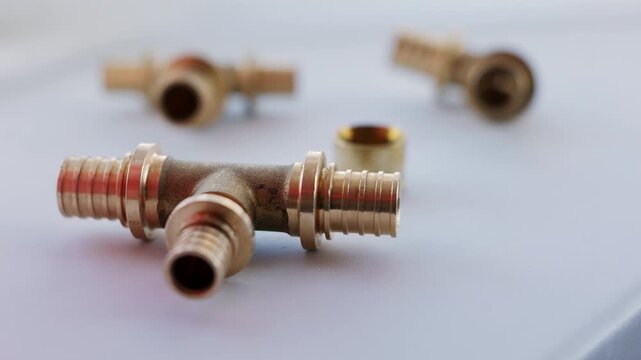 Brass plumbing tee fittings for pipe connection