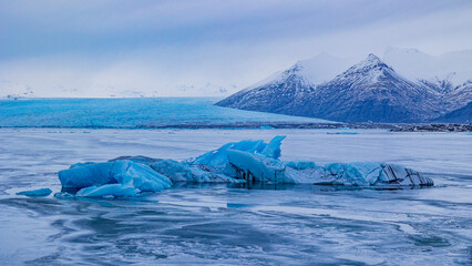 Icebergs and Glacier / Jökulsárlón / Iceland / Spectacular Scenery © Yuuki Kobayashi