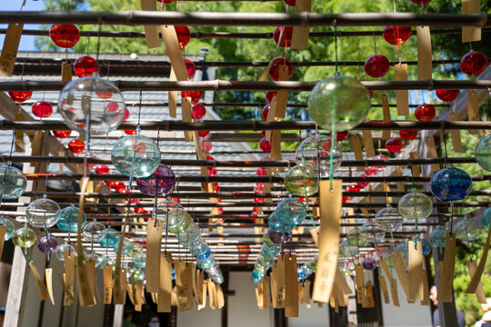 赤色の風鈴 / Red wind chimes