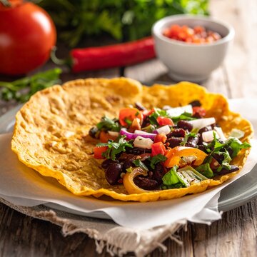 Tlayuda mexikanisches Streetfood Gericht