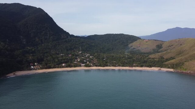 Toque-Toque Grande Beach in S&atilde;o Sebasti&atilde;o, north coast, a paradisiacal beach amidst the mountains.