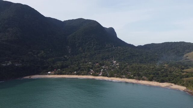 Toque-Toque Grande Beach in S&atilde;o Sebasti&atilde;o, north coast, a paradisiacal beach amidst the mountains.