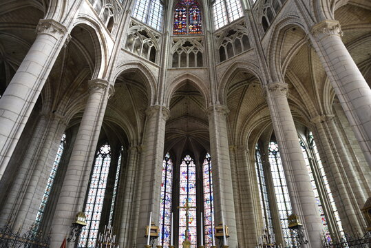 Nef gothique de la cath&eacute;drale de Meaux. France	