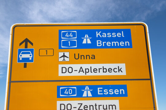 Verkehrstafel in Dortmund, Bundesstra&szlig;e 1,