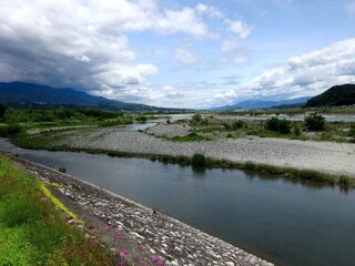 日本、長野県飯田市　天竜川の風景 © KunKun
