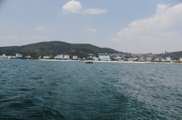Fototapeta premium Scenery of the Summer Lake Island