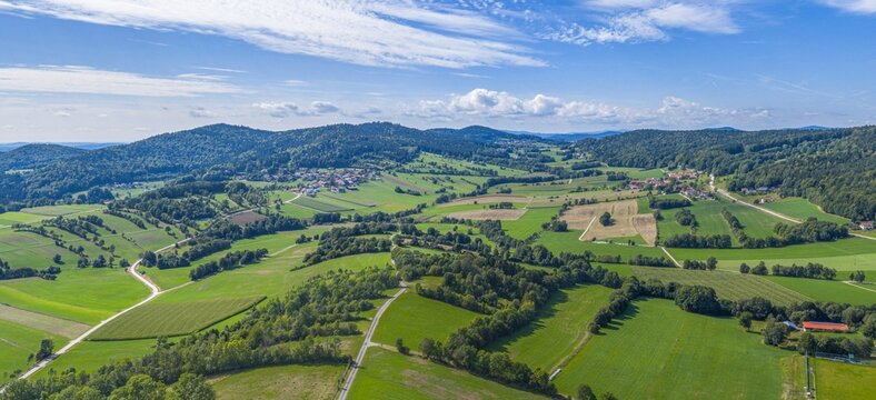 Der s&uuml;dliche Bayerische Wald rund um die Gemeinde Grainet in der Region Donau-Wald  im Luftbild