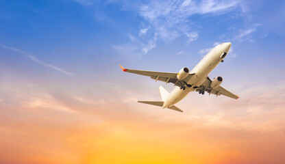 Obraz premium Commercial passenger plane is taking off into the clear morning sky, flying at high altitude for travel and transportation.