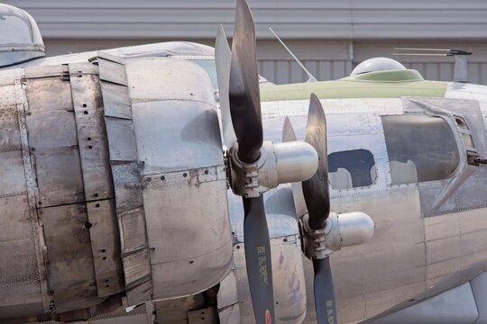 B-17 Bomber (engine/propeller)