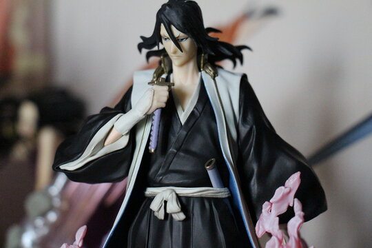Byakuya Kuchiki figurine from bleach, manga