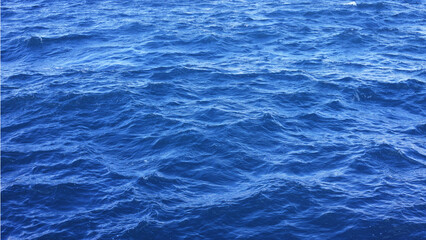 Obraz premium Blue ocean water surface texture with gentle waves