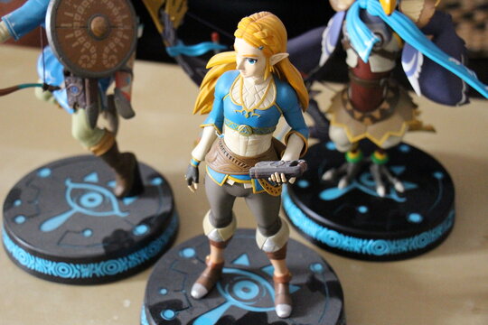 Zelda figurine from the legend of zelda games
