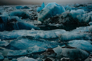 青い氷塊の群れ（ヴァトナヨークトル氷河） © kanzilyou