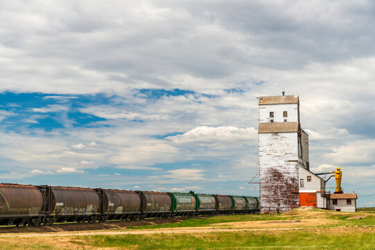 Canada, Saskatchewan, Kincaid. Classic grain elevator beside the railway tracks in the Canadian prairies.