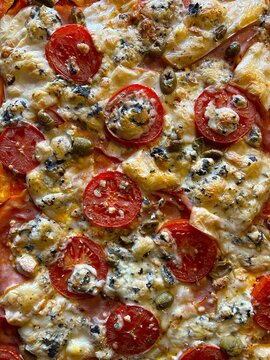 Pizza with roquefort tomatoes and ham