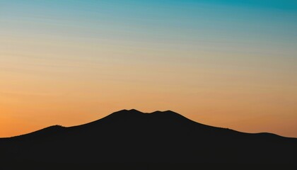 Obraz premium Silhouette of Mountain at Sunset