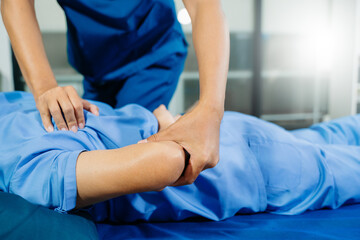 Obraz premium Physiotherapist performing manual chest therapy on patient in rehabilitation clinic. Healthcare treatment, physiotherapy massage, injury recovery