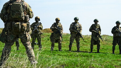 Obraz premium Modern Russian soldiers during training at the training ground