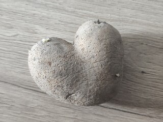 heart shaped potato set on the wooden background © QuadroA2-M.E.X. 