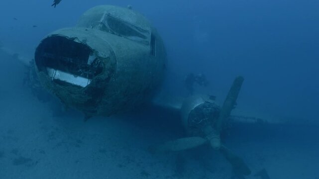 c47 dakota air plane wreck underwater  fish around ocean scenery of airplane and metal on ocean floor  scenery scuba divers to explore