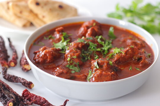 Chicken Vindaloo Curry Spicy Indian Chicken with Flatbread