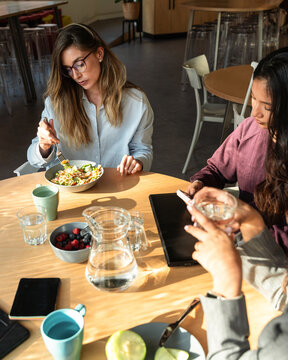 Lunch meeting with empowered businesswomen